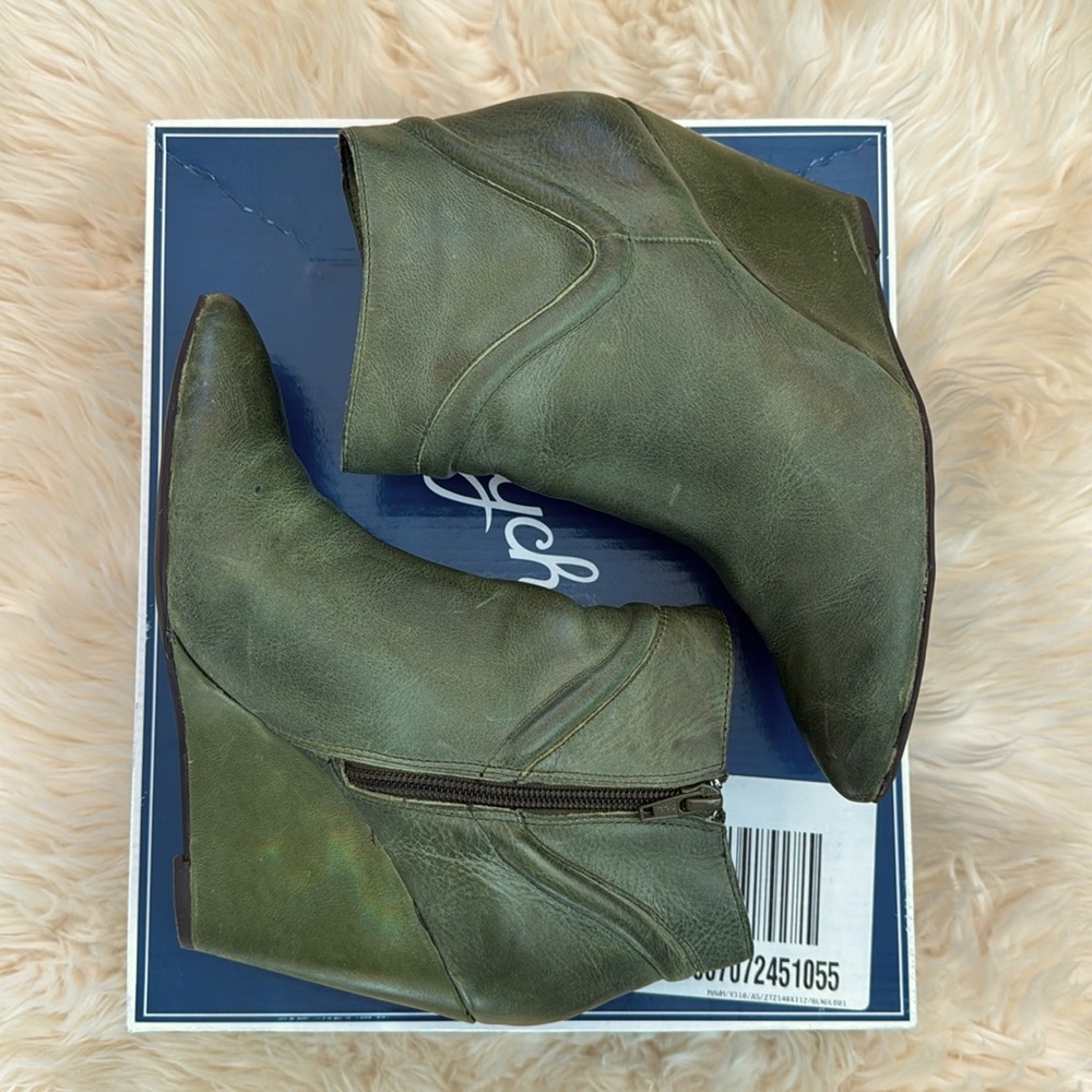 Seychelles Army Green Leather “Won’t Wait” Bootie Sz 8